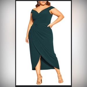 Green off-shoulder dress 💚